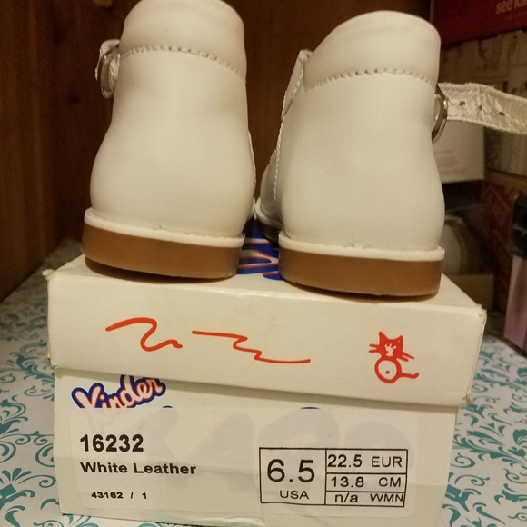 6.5 Toddler Leather T strap walking shoe - Picture 2 of 4